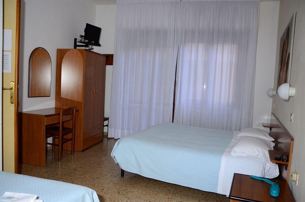 פיזה Hotel Cecile מראה חיצוני תמונה