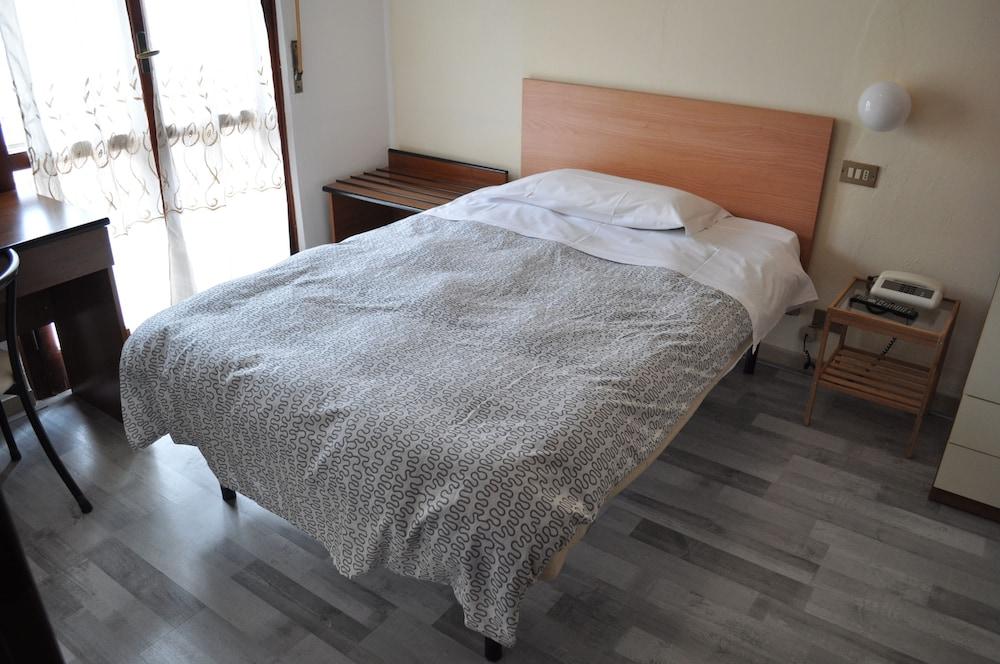 פיזה Hotel Cecile מראה חיצוני תמונה