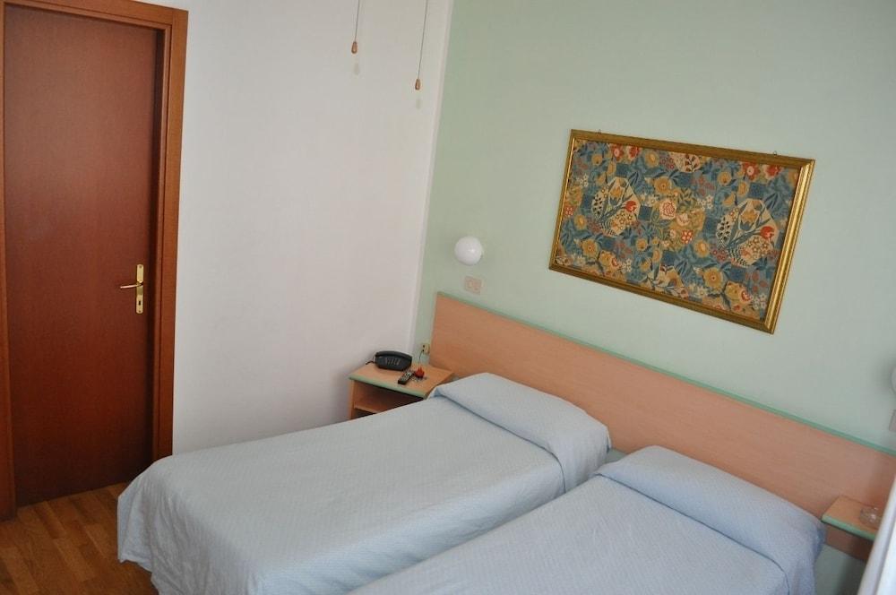 פיזה Hotel Cecile מראה חיצוני תמונה