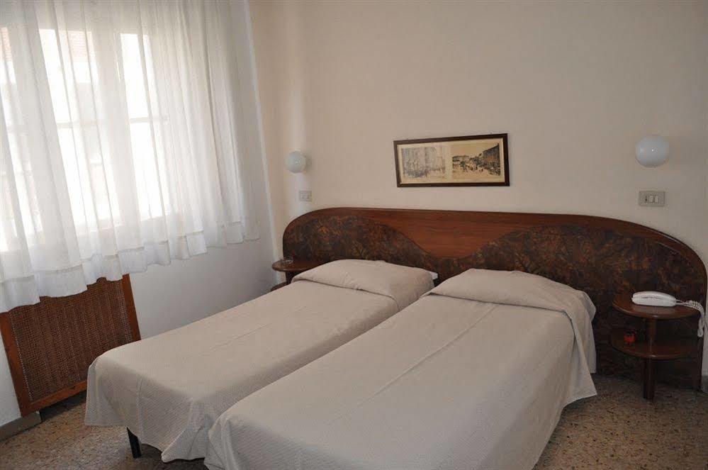 פיזה Hotel Cecile מראה חיצוני תמונה